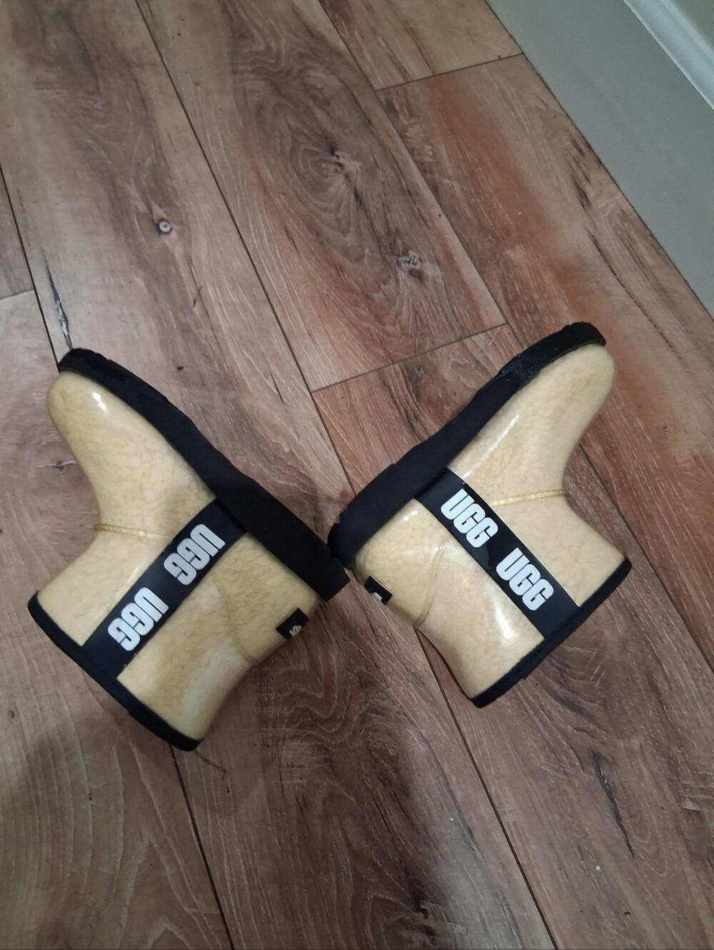 UGGS - Picture 7 of 10